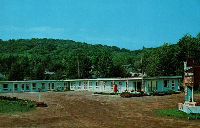 Blue Fountain Motel - Old Postcard
